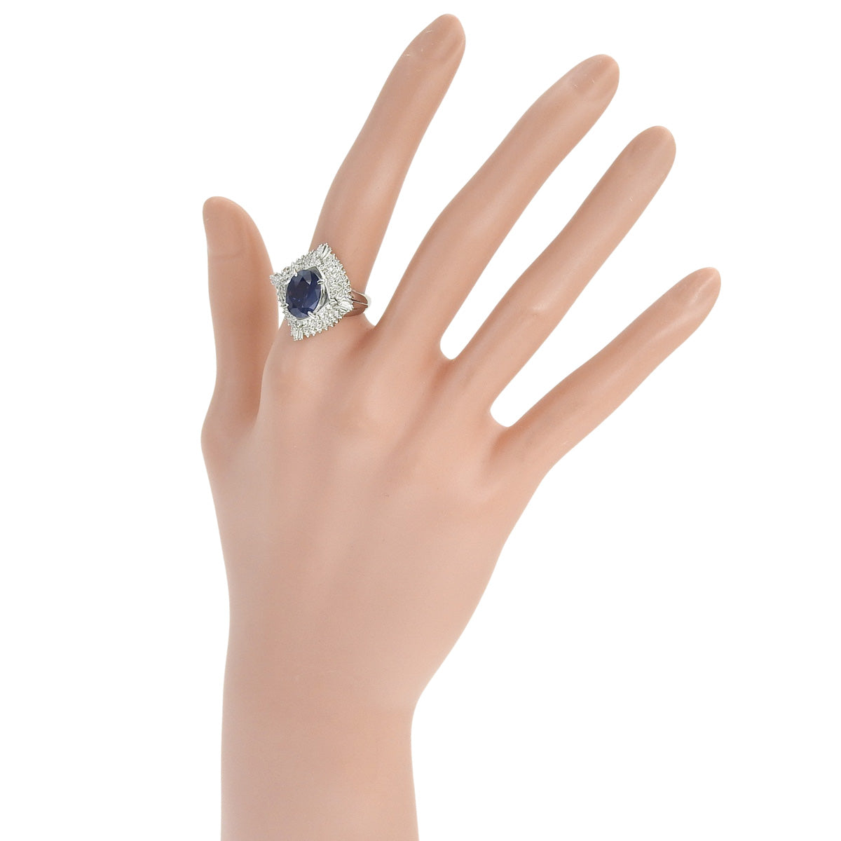 大型蓝宝石钻石戒指，尺寸 S2.83/D0.74，Pt900 材质，12 号（52），11.4 克