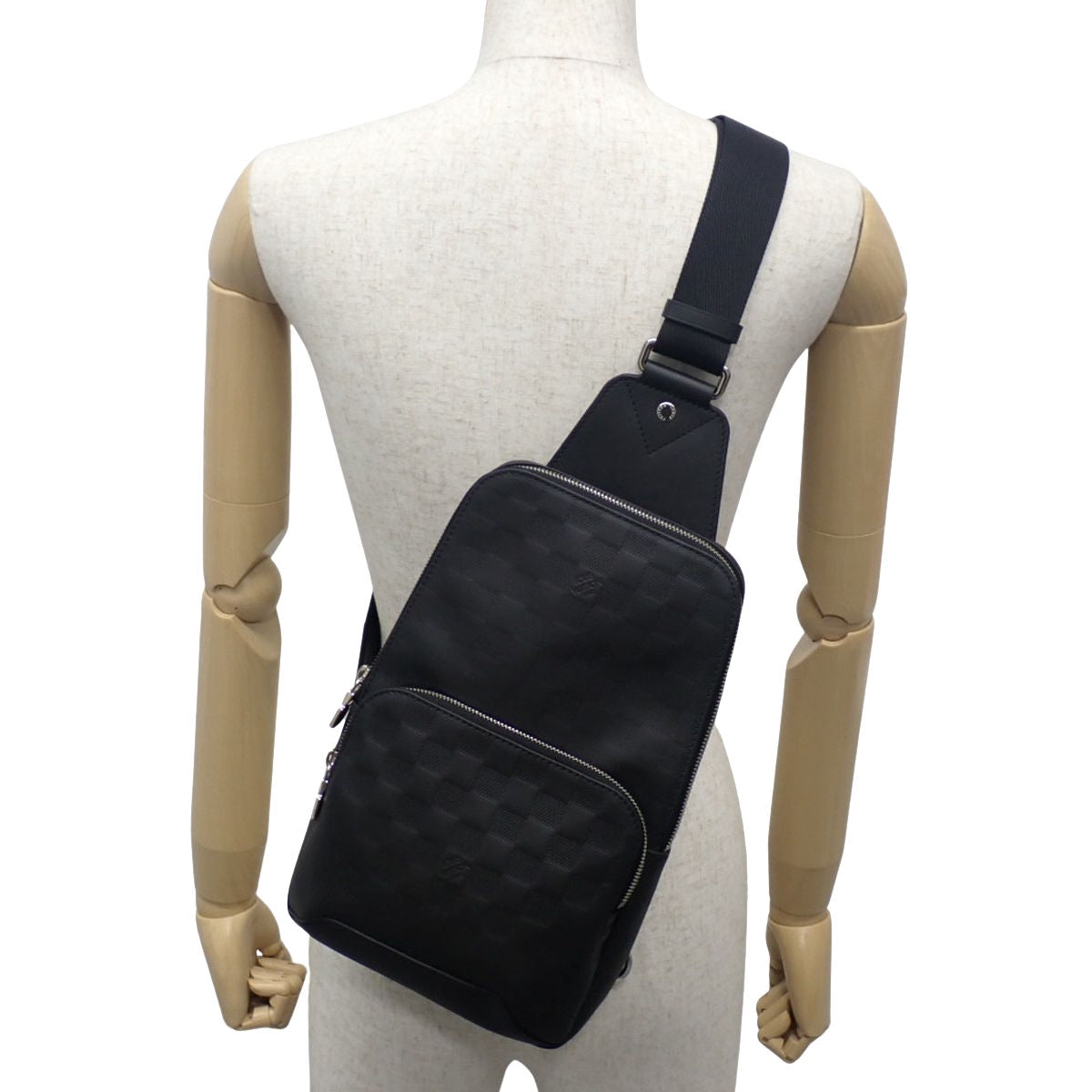 Damier Infini Avenue Sling Bag Onyx N41720