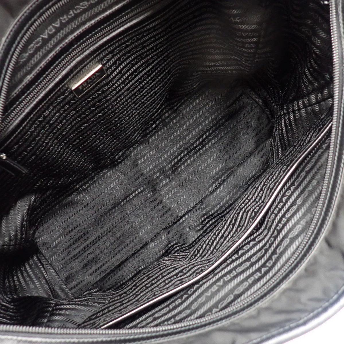 三角ロゴ Re-Nylonトートバッグ ナイロン サフィアーノレザー NERO ネロ VA0663