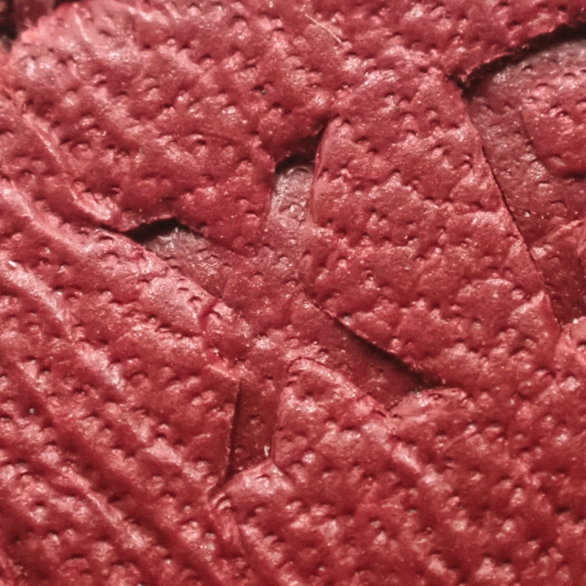 采用Swift皮革的Birkin 25，搭配Rouge Grenat金色五金配件和X形印记