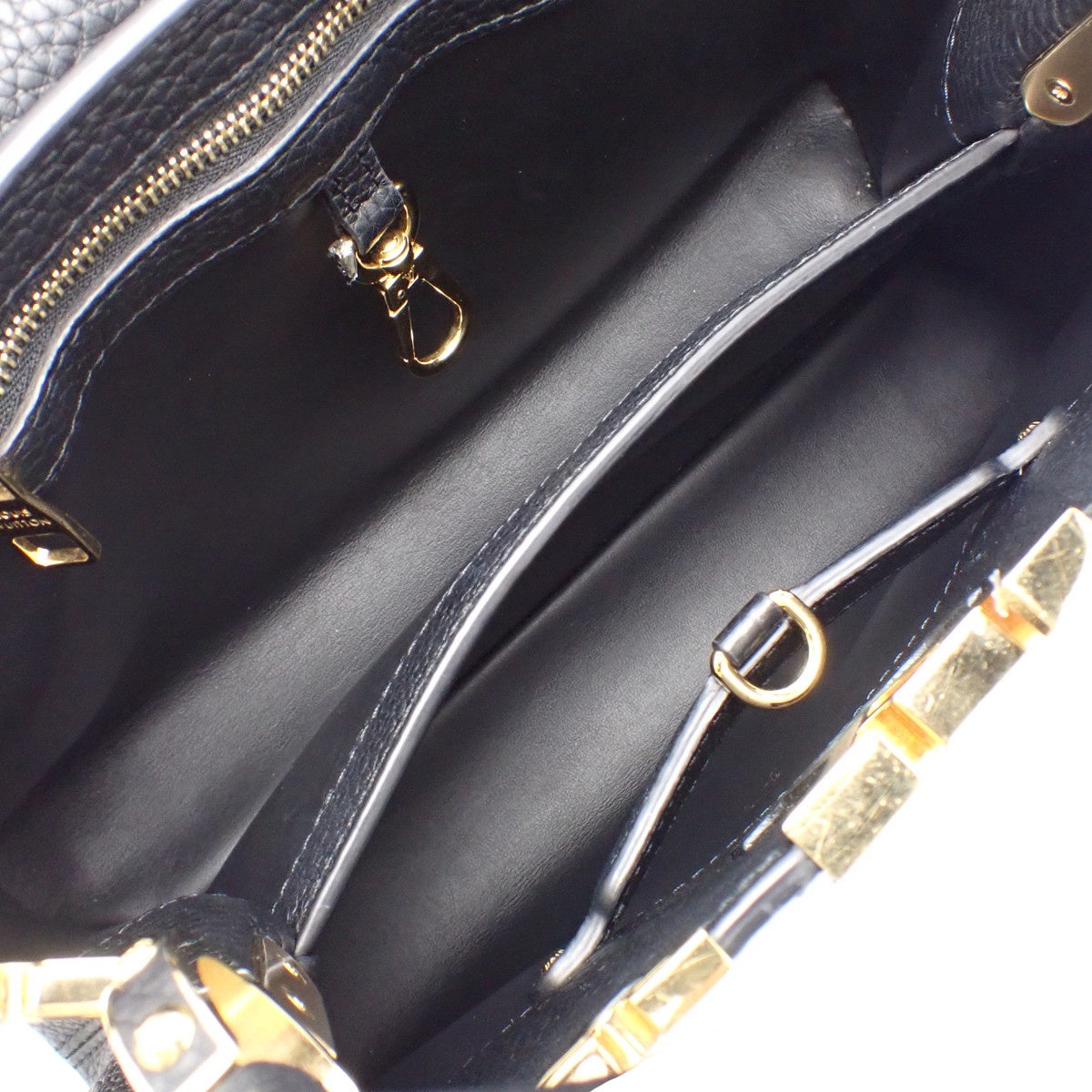 カプシーヌ MM トリヨンレザー ブラック M54663