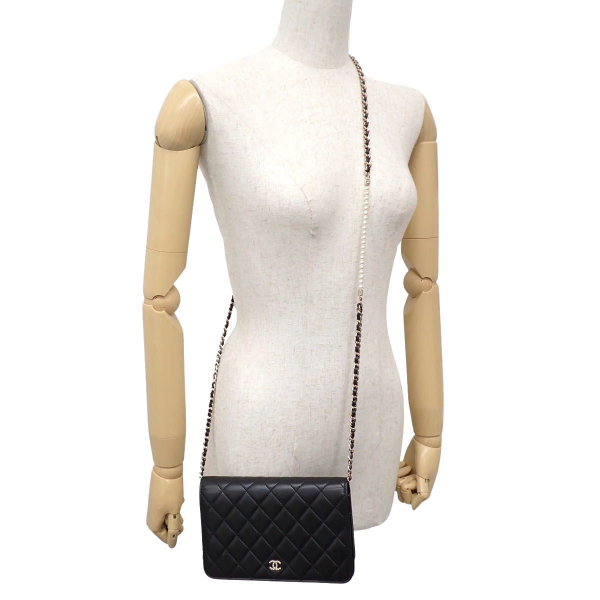 マトラッセ クラシック ココマーク チェーンウォレット ラムスキン ブラック