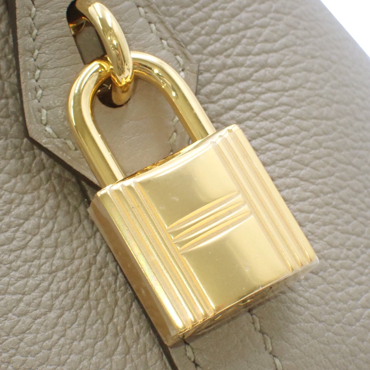 Bolide 1923 30 Evercolor Gris Asphalt 配金色五金件和 D 字印章