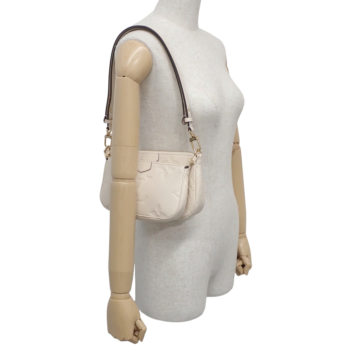 Monogram Empreinte Multi Pochette Accessory Creme M46568