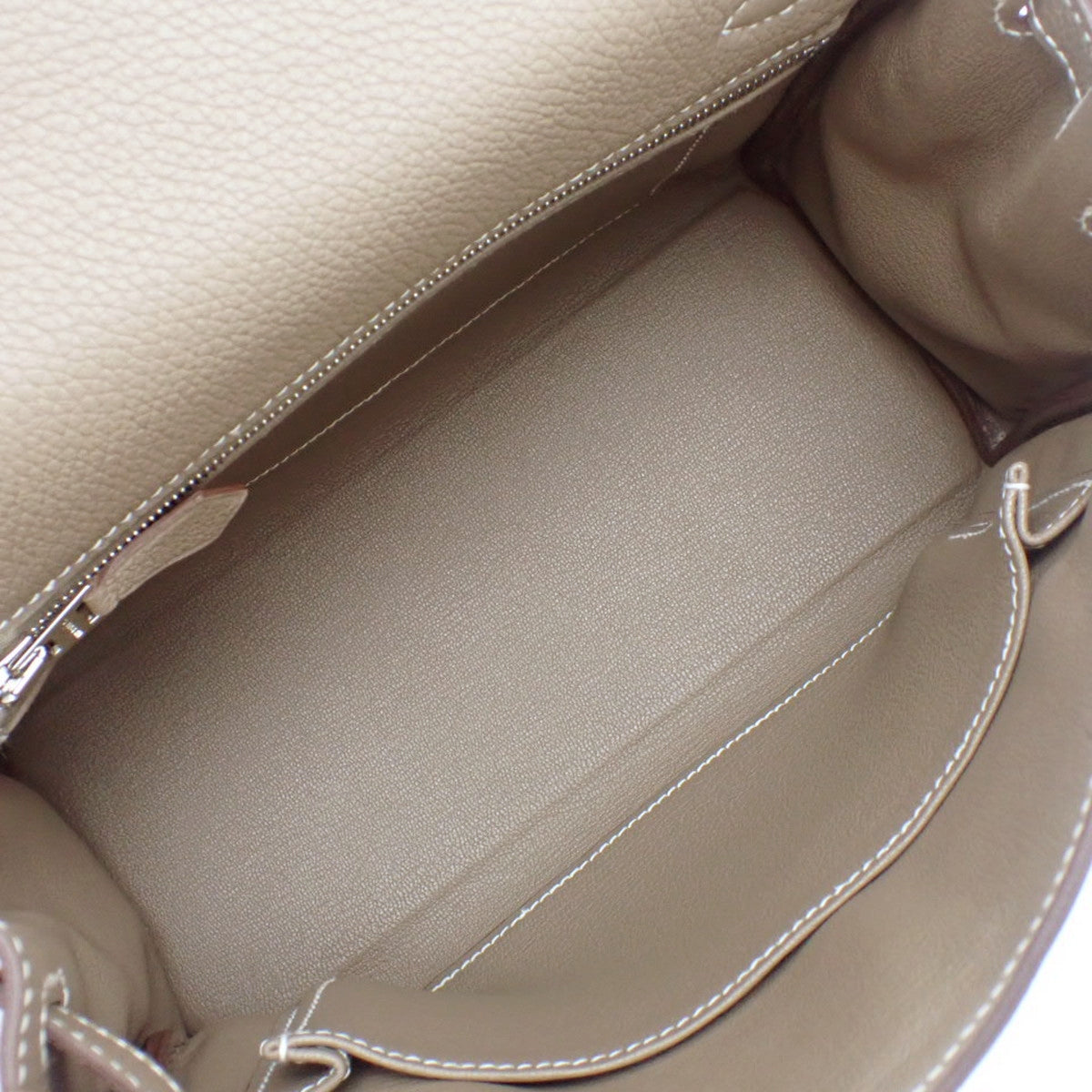 Kelly 25（内缝线）Taurillon Clemence 皮革，钯金配件，灰褐色/灰褐色，B 印记