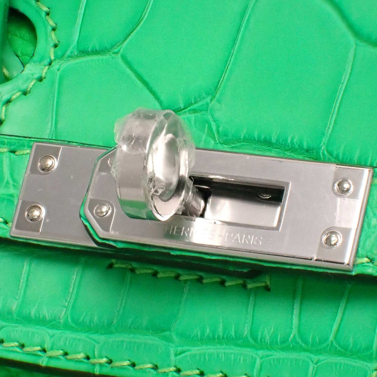 [未使用] Birkin 25 Touch Togo 哑光鳄鱼皮包，钯金配件，Vert Comic B 印章