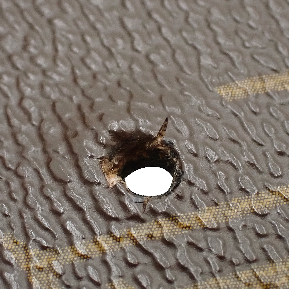 Monogram Belt - LV Initials, 40mm, Reversible, Centurion Leather, 120/48mm, M9821