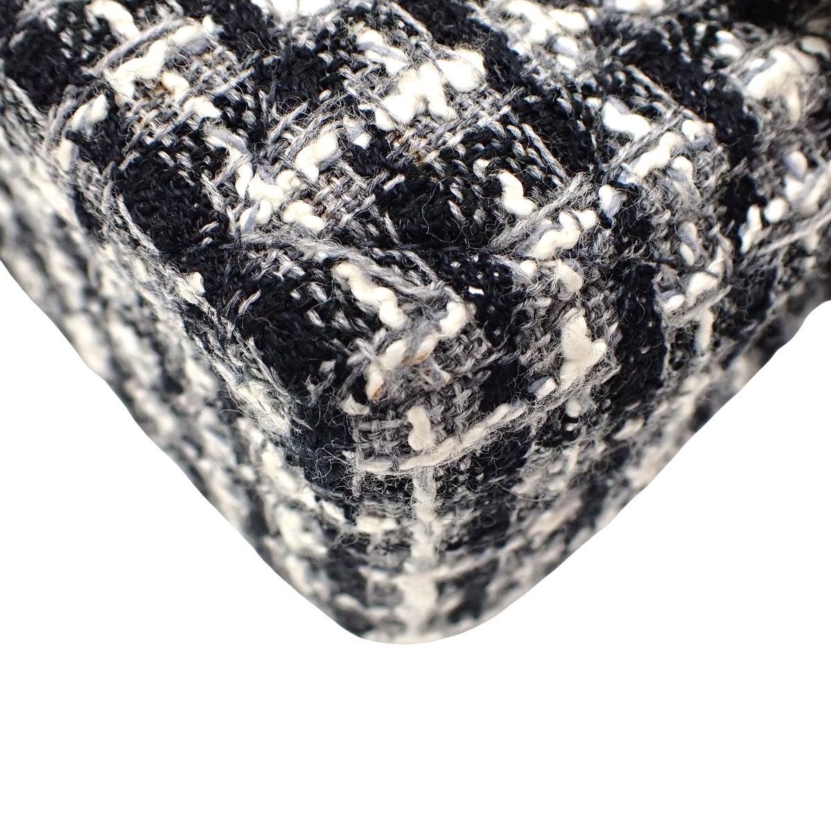 Matelasse Coco Mark 双盖链条肩背包，斜纹软呢、羊皮、黑色和白色 A01112