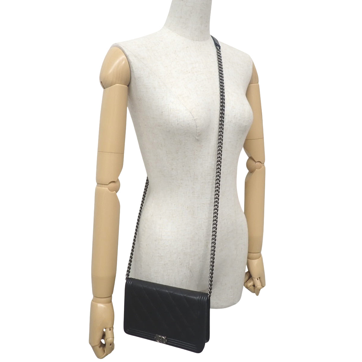 Boy Chanel Coco Mark 黑色鱼子酱皮链条钱包