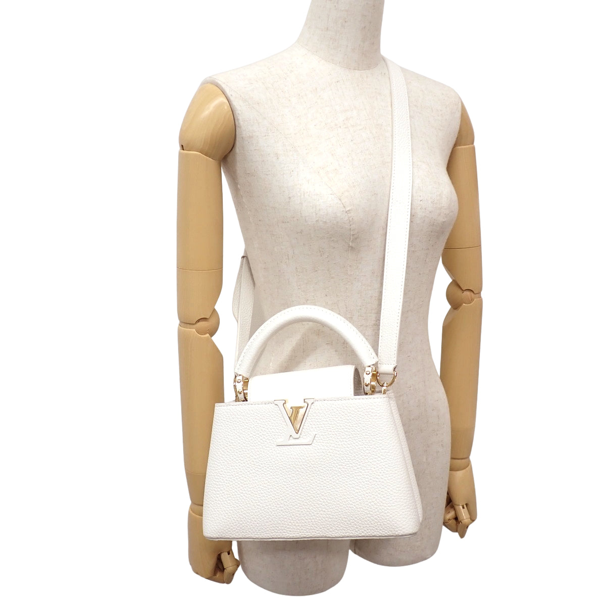 我的 Capucines Taurillon 皮革雪地 M24802