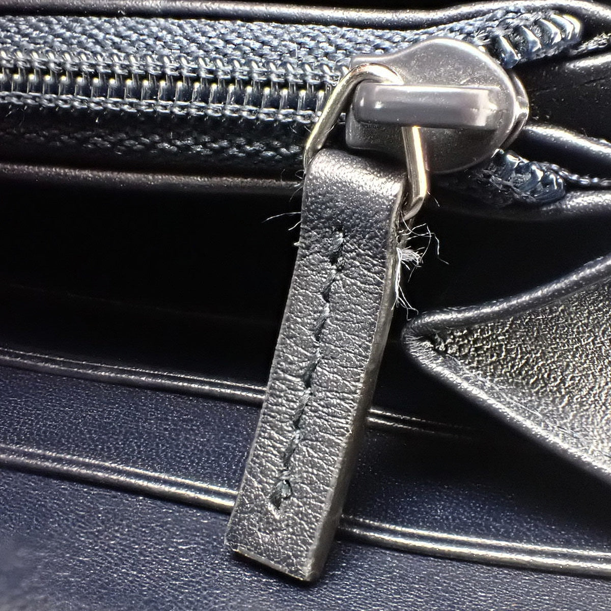 マイクログッチシマ ラウンドファスナー 長財布 マイクログッチレザー ネイビー 544473