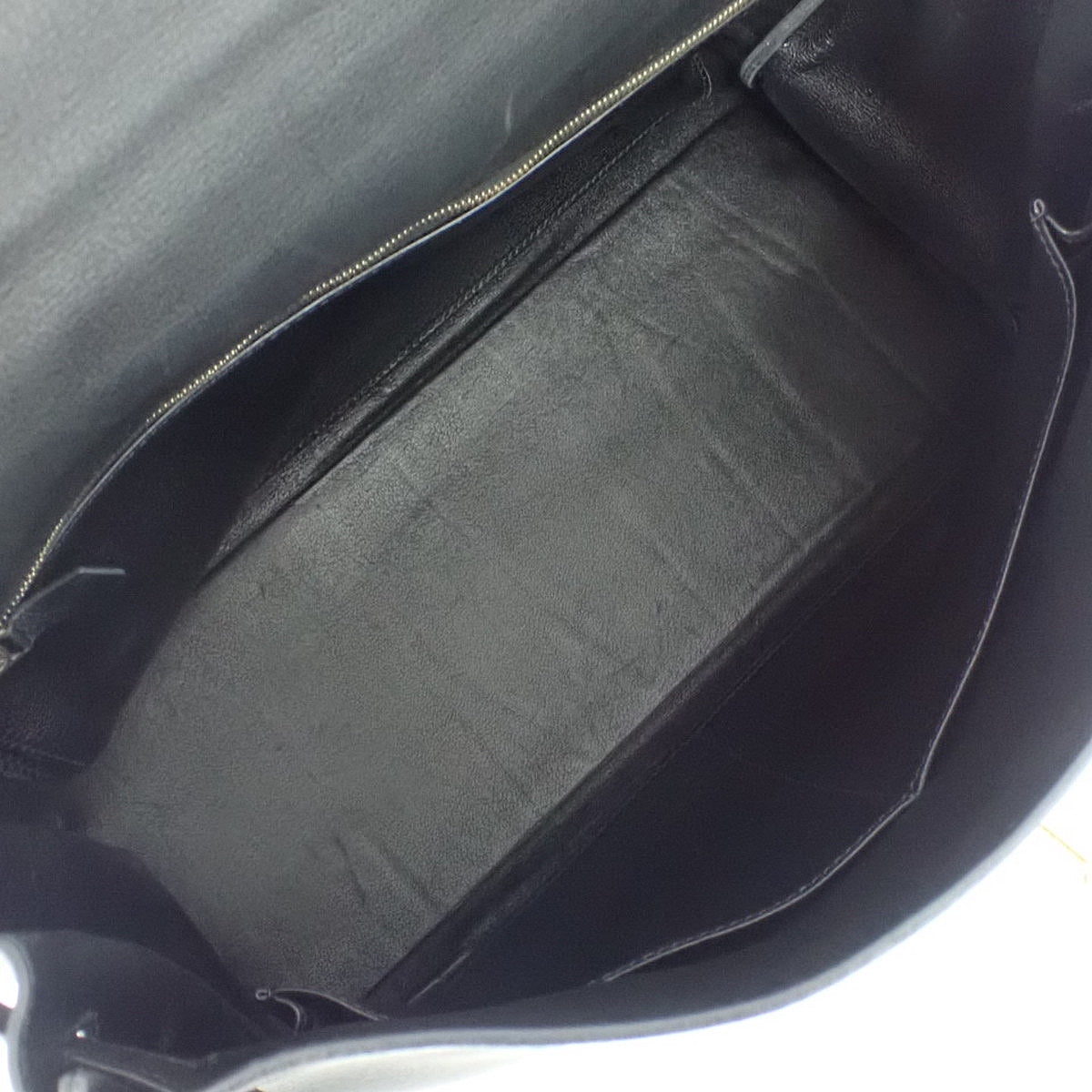 Kelly 32（内侧缝线）沃克斯豪尔 Gulliver 黑色，配金色五金件和 A 字印章