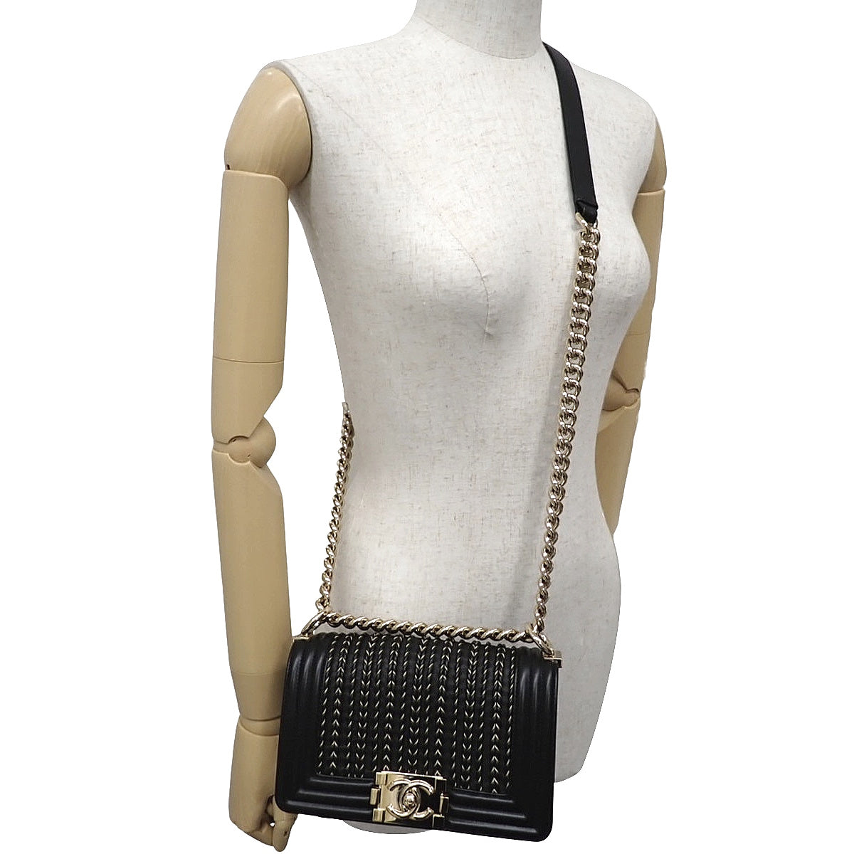 Boy Chanel 20 小号链条肩背包，黑色皮革 A67085