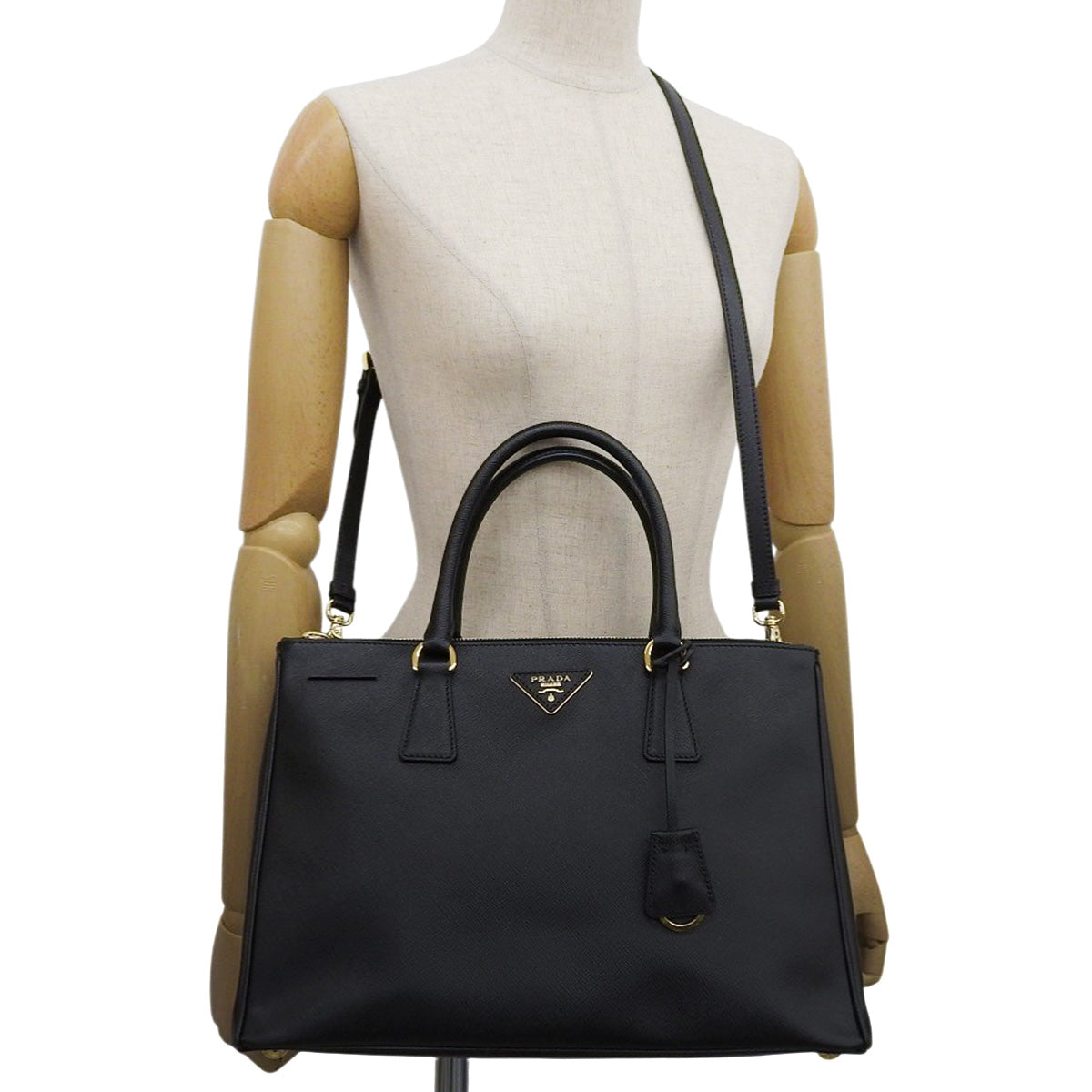 Galleria Large Saffiano Leather Black 1BA274