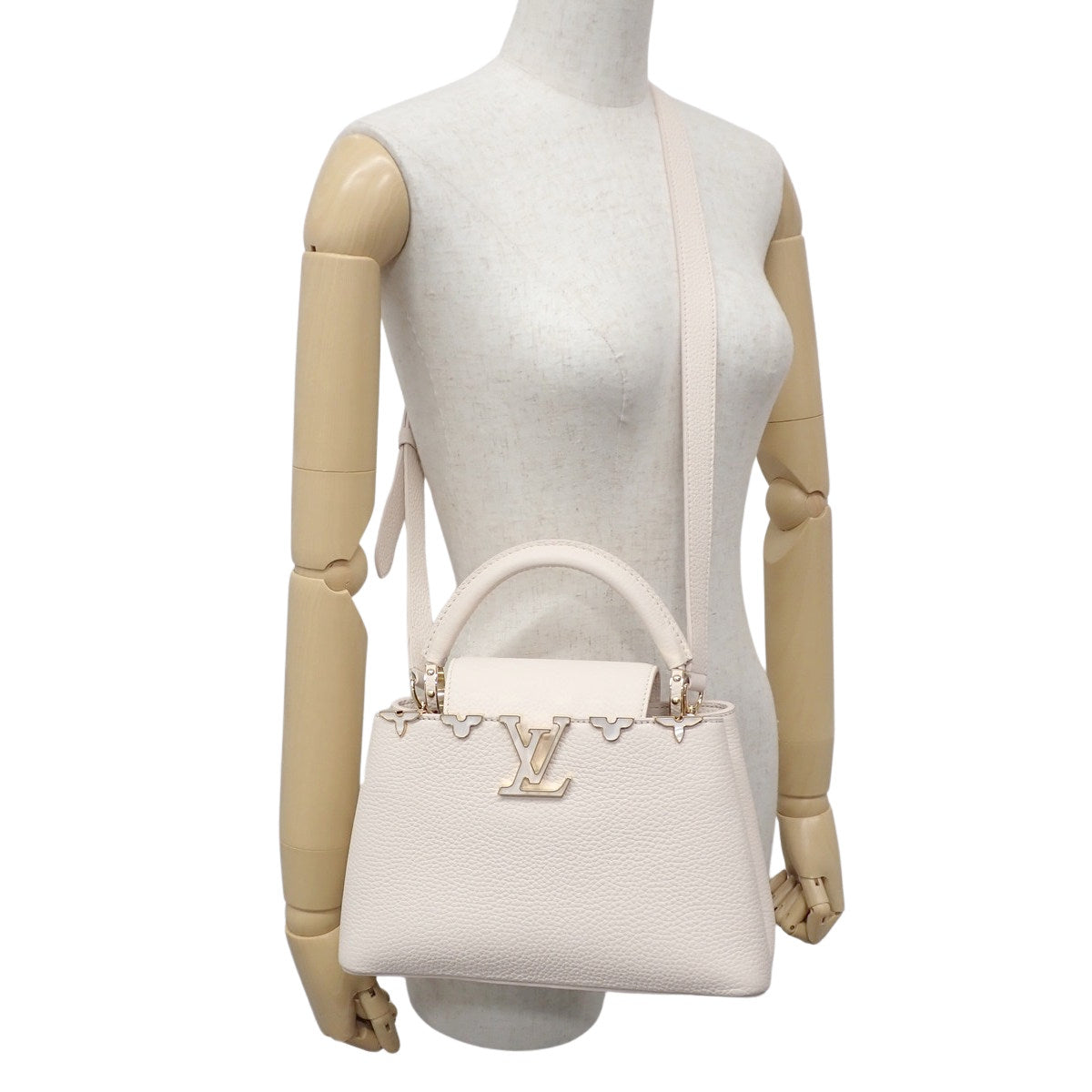 Capucines BB Taurillon Leather Cream Nacré M23331