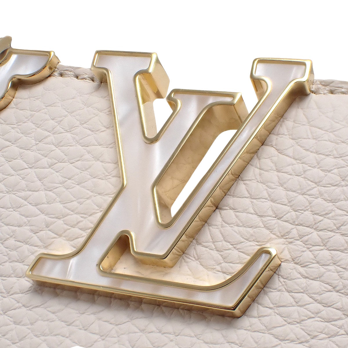 Capucines BB Taurillon Leather Cream Nacré M23331