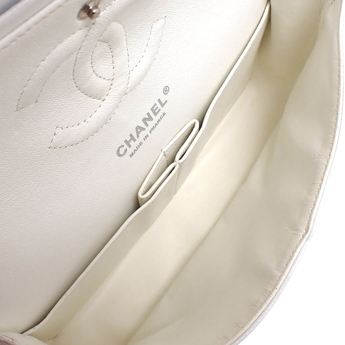 マトラッセ ココマーク Wフラップ25チェーンショルダーバッグ キャビアスキン ホワイト A01112