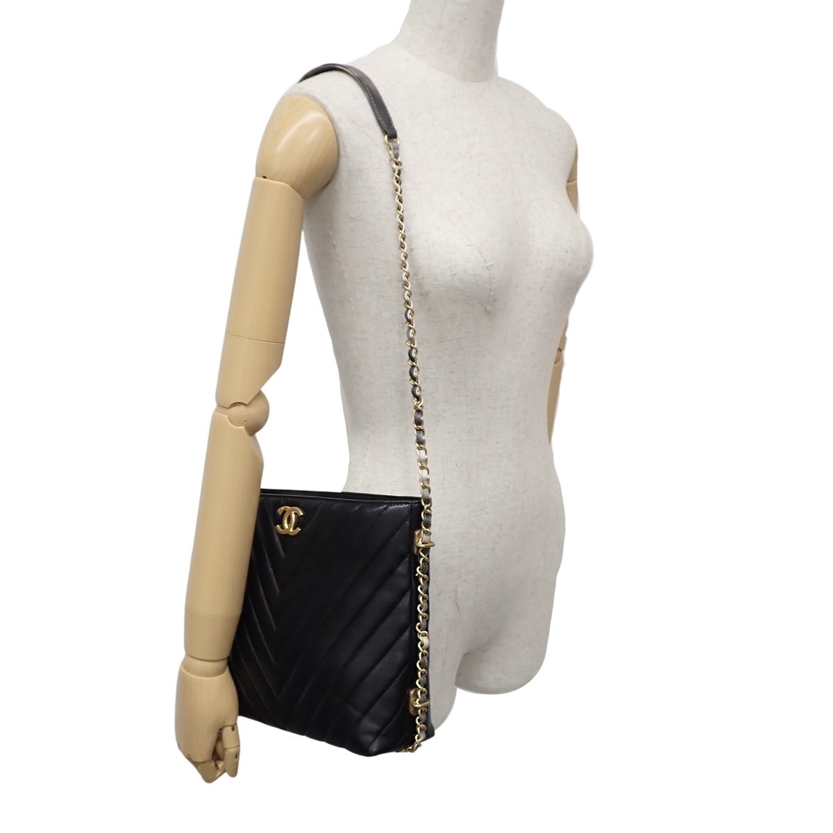 Vステッチ シェブロン チェーンショルダー レザー ブラック