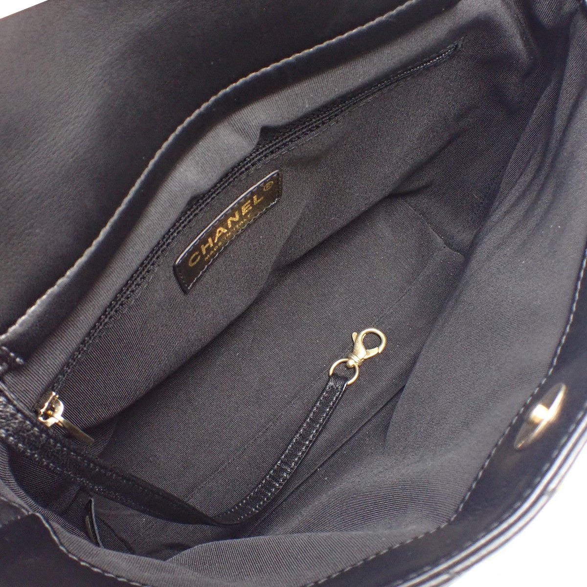 Vステッチ シェブロン チェーンショルダー レザー ブラック