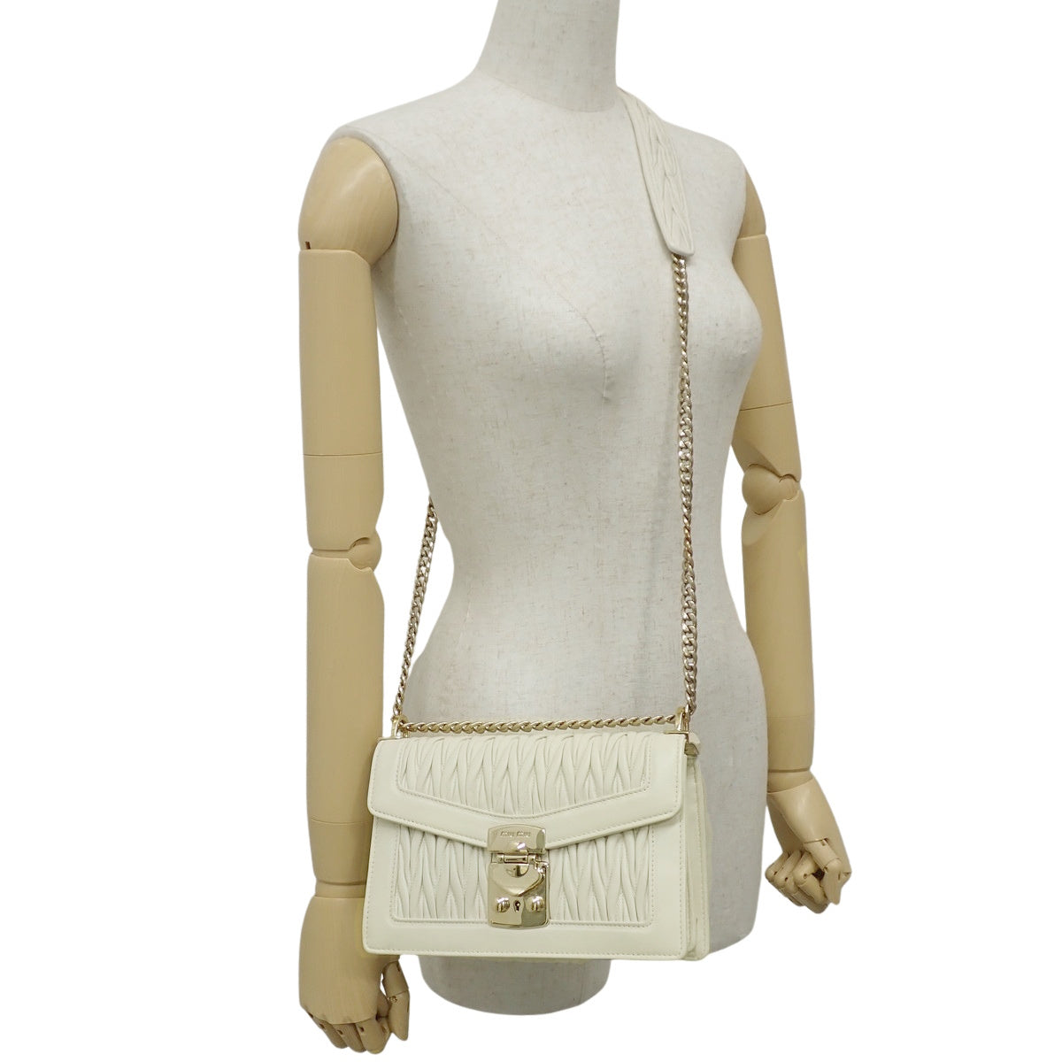 Matelasse Chain Shoulder Bag in Off-White Lambskin 5BD083