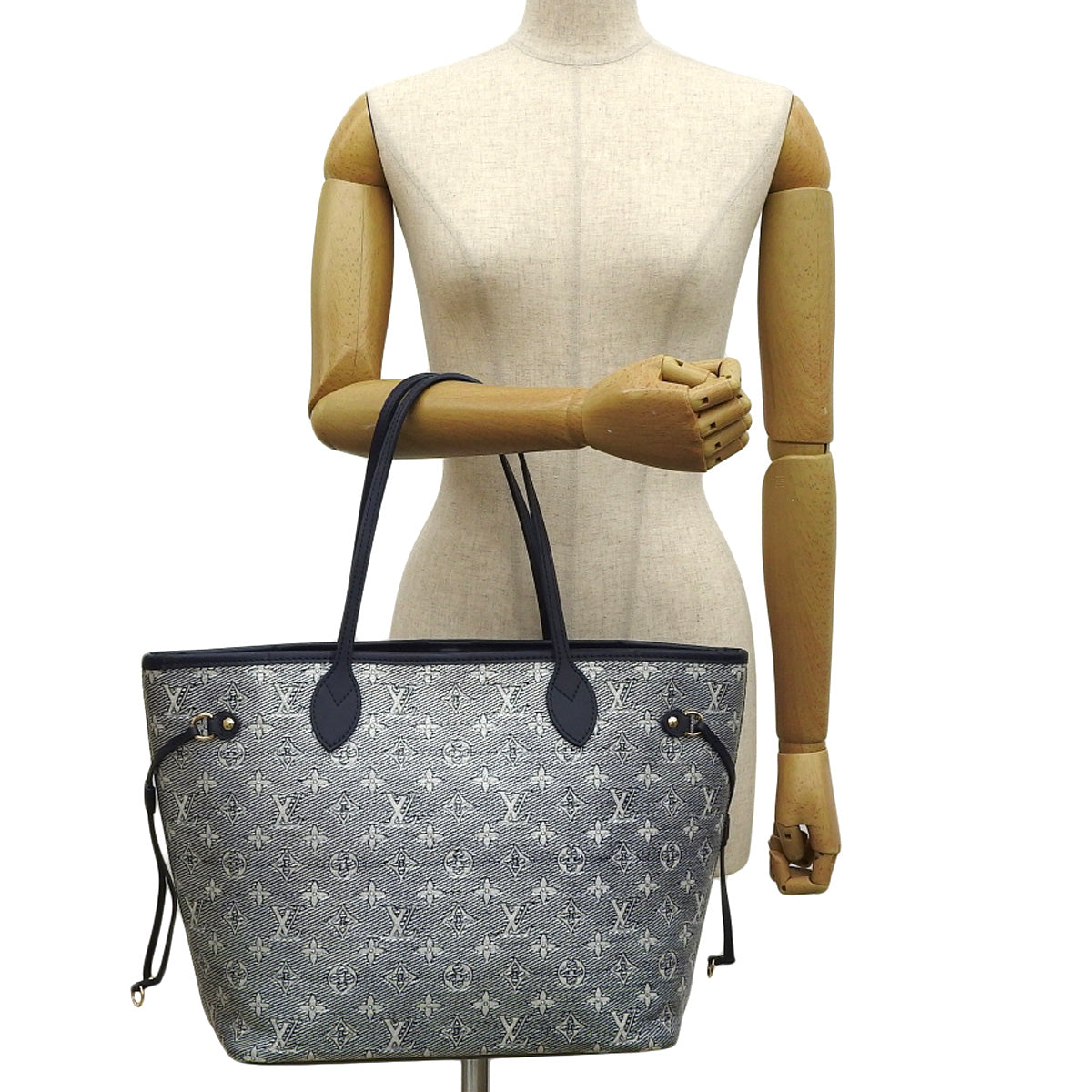 モノグラム・ラミネーテッド ネヴァーフルMM モノグラムラミネーテッドジャガード ホワイト ネイビー Ｍ22921