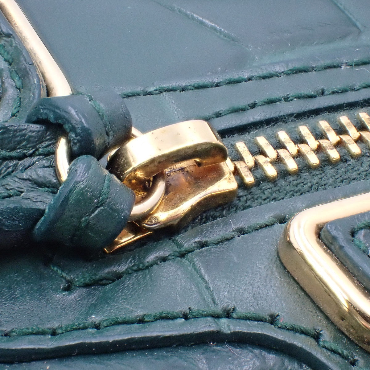 クラシック ナノ シティ レザー グリーン 505982