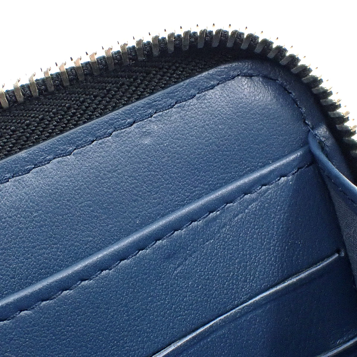 Matelasse Coco Mark Round Zip Long Wallet in Patent Leather/Enamel, Black