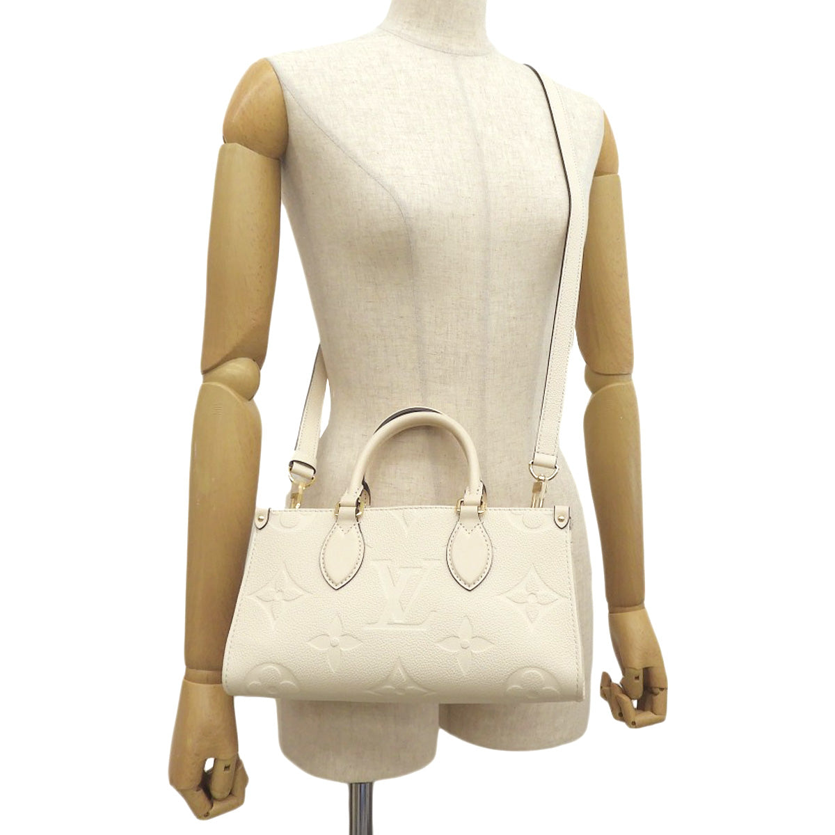 Monogram Giant/Monogram Empreinte OnTheGo EW Crème M23698
