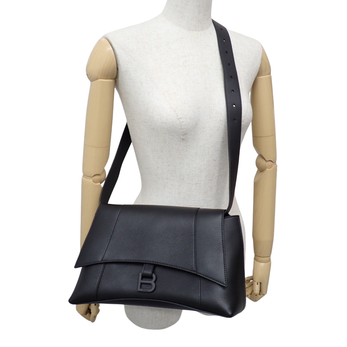 Downtown Medium Leather Black 671354