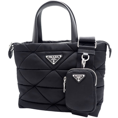 パデッドRe-Nylon トートバッグ 2way 肩掛け 斜め掛け ナイロン NERO ネロ 1BG373_RDJN_F0002_V_B9O(2024年3月現在現行品)