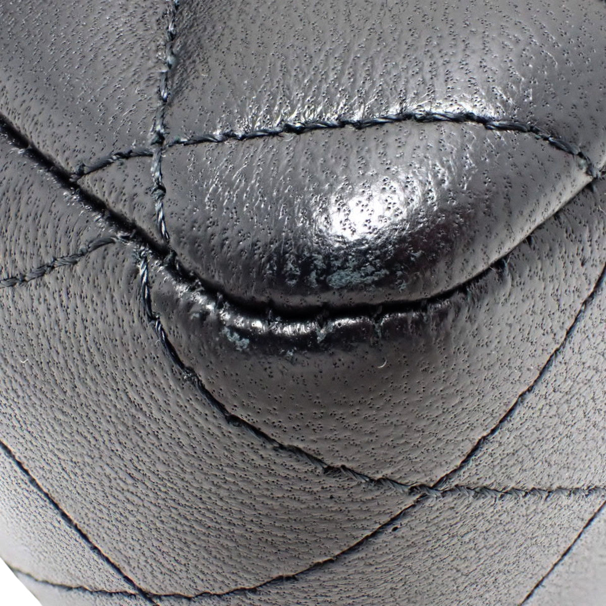 黑色羊皮绗缝迷你经典手提包 A69900