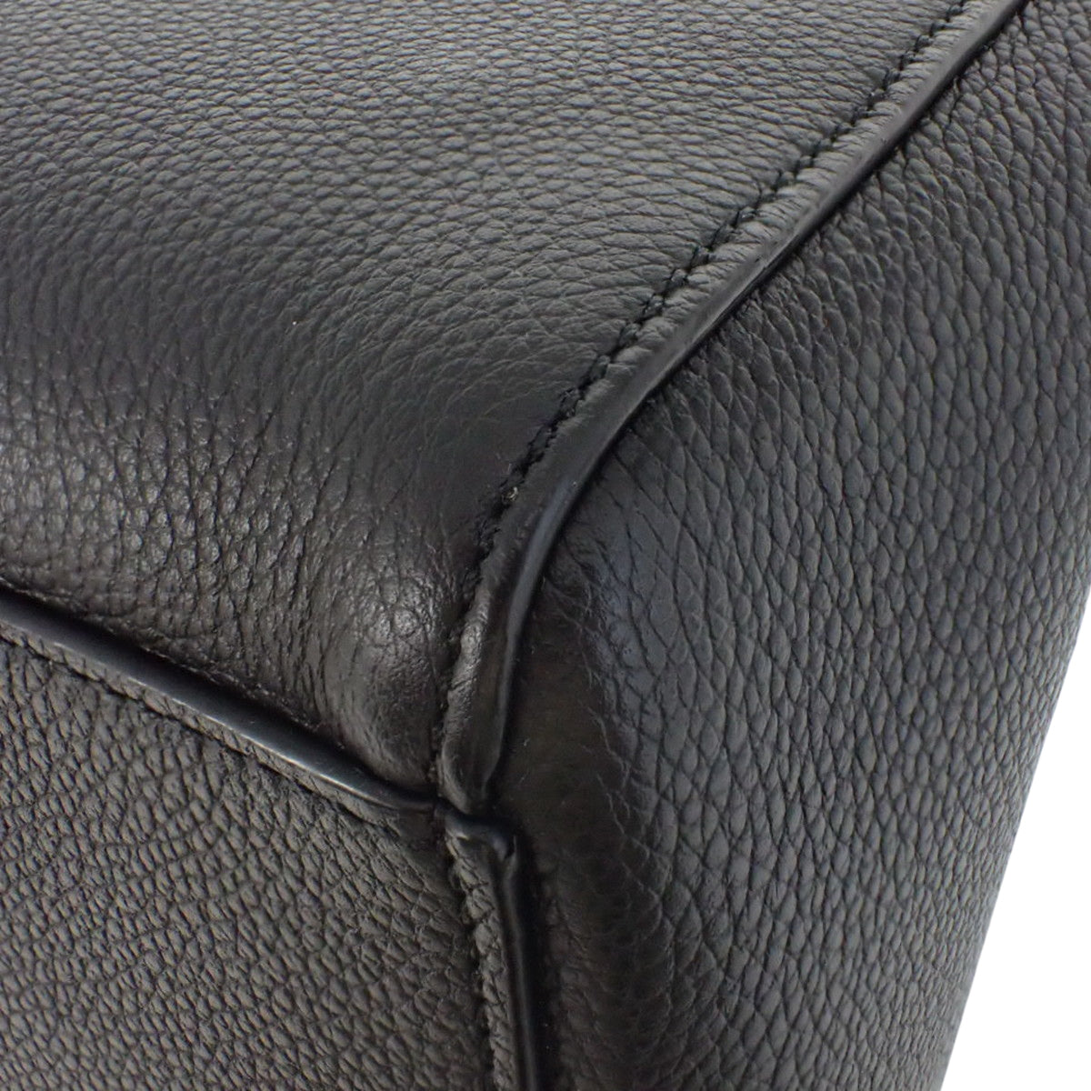 Fendi Origami ミディアム レザー ブラック 8BH414