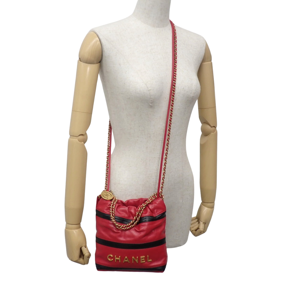 Chanel 22 Mini Handbag Leather Red Black AS3980