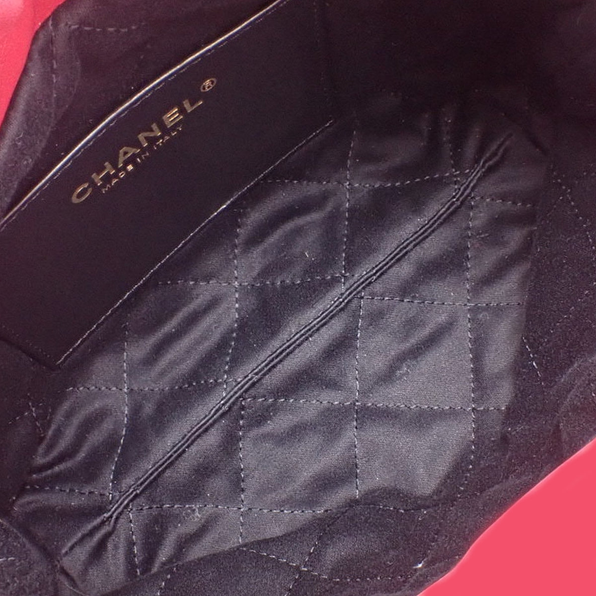 Chanel 22 Mini Handbag Leather Red Black AS3980