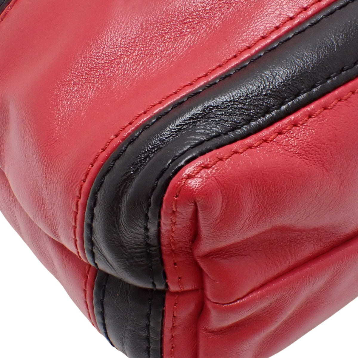 Chanel 22 Mini Handbag Leather Red Black AS3980