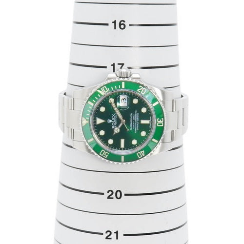 116610LV潜航者型日期型腕表，不锈钢材质，随机编号，自动上链，绿色表盘。