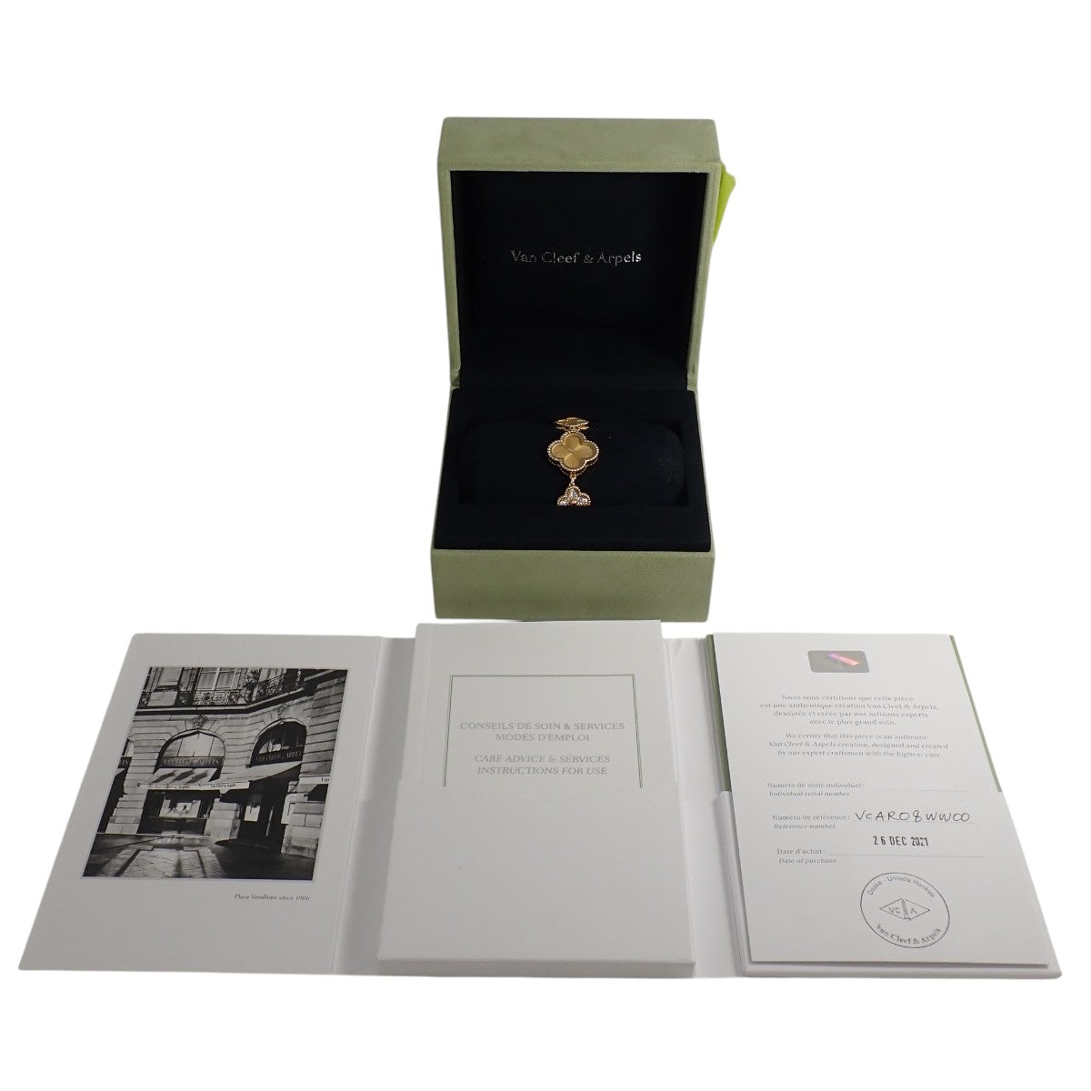 Sweet Alhambra watch, diamonds, mother-of-pearl, VCARO8WW00, 18K yellow gold, guilloché dial, quartz, women's